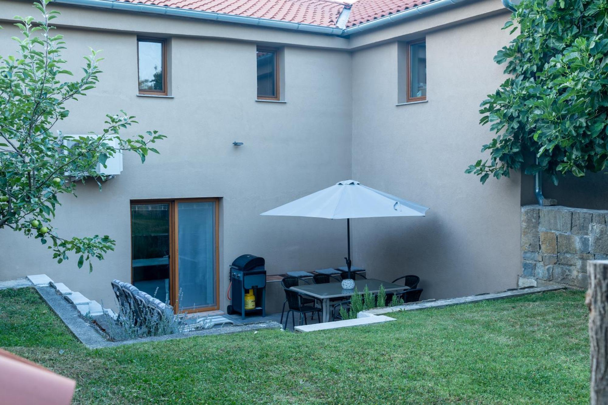 205 Dekani Exterior foto